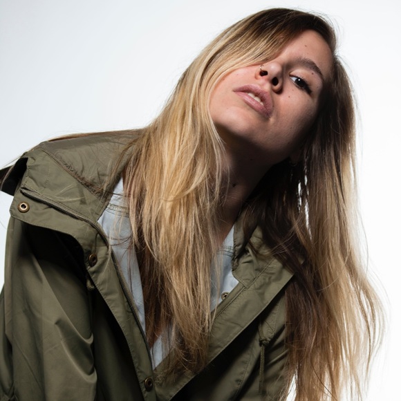 Meet your Posher, Celeste - Picture 1 of 6